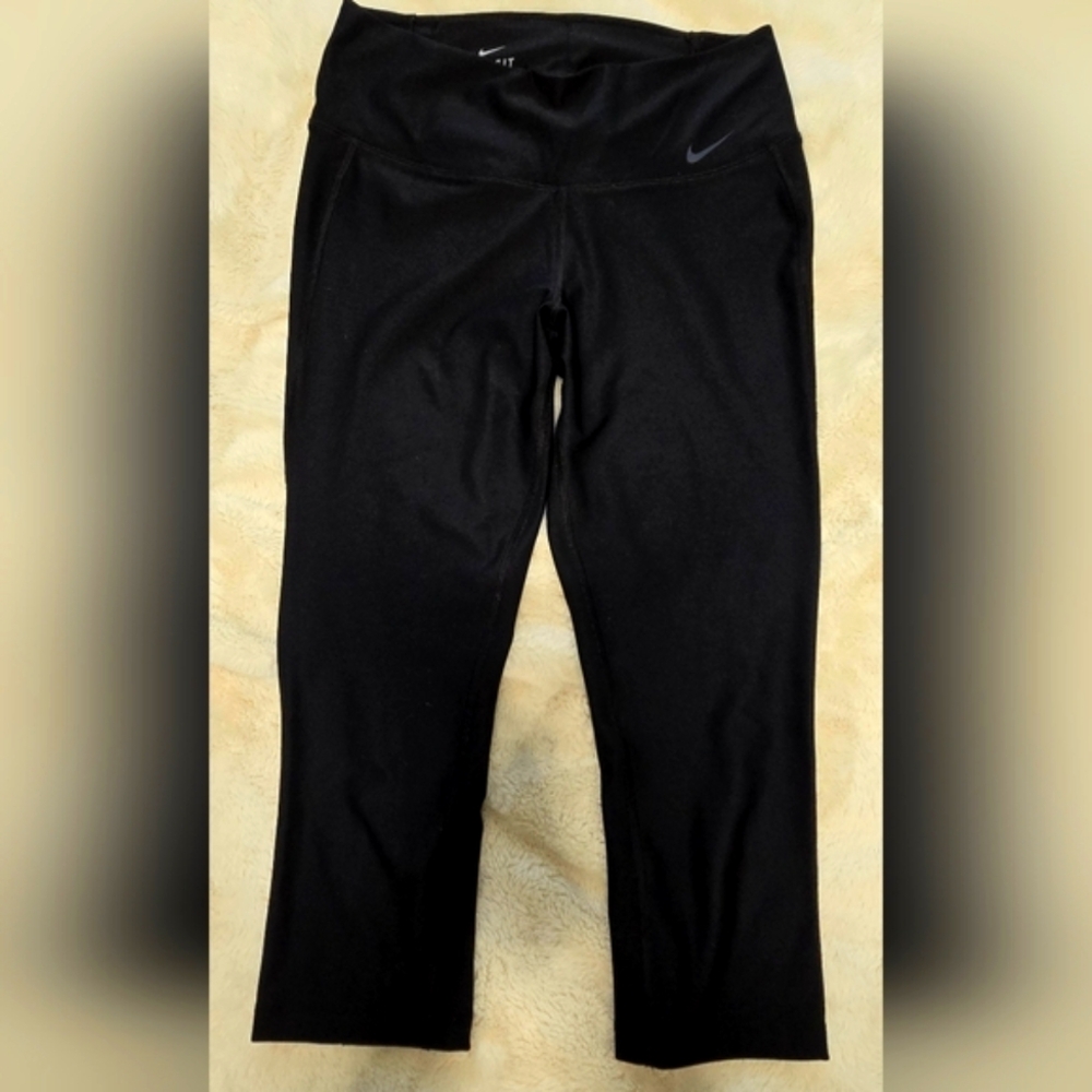 Nike Dri-FIT Leggings Size XS 3/4 Lenght